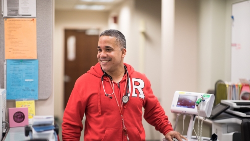 An RMA brings a sphygmomanometer to a patient room